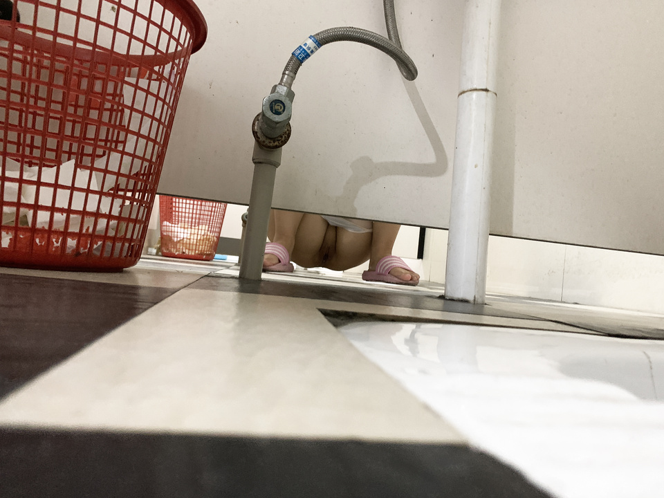 厕所 偷拍 白虎 厕所偶遇白虎妹子