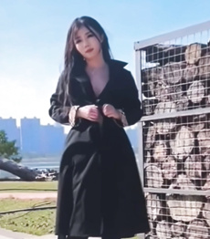 露出爱好者高湘媛 公园里户外露出展览裸体