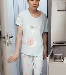 六一操小玲前怼着拍B两张